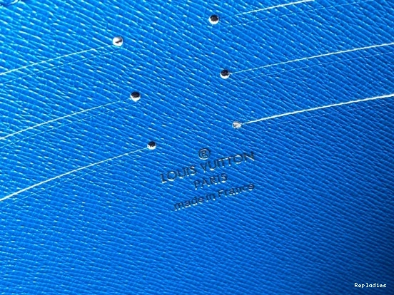 Rep ladies VUITTON LOUIS VOYAGE POCHETTE 0808